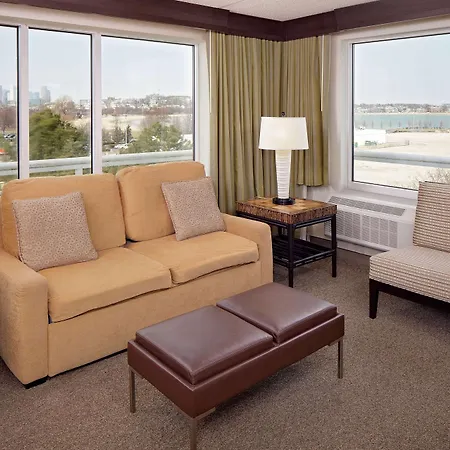 Doubletree By Hilton Bayside 3*