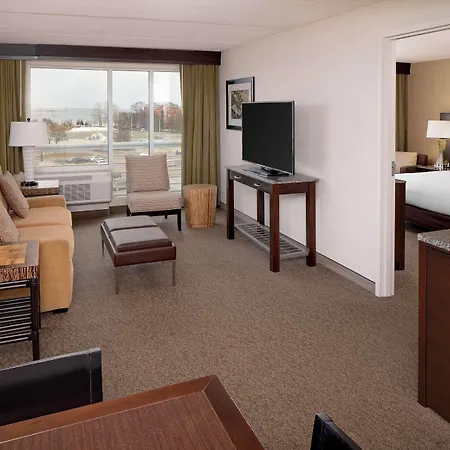 Doubletree By Hilton Bayside Hotel