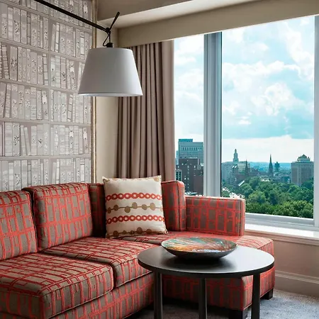 The Ritz-carlton,