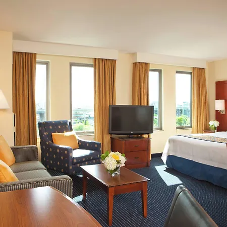 By Marriott Harbor On Tudor Wharf Hotel