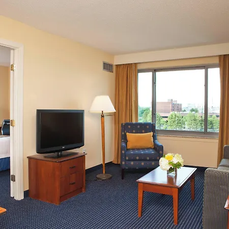 Hotel By Marriott Harbor On Tudor Wharf Boston