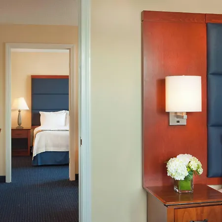 By Marriott Harbor On Tudor Wharf Hotel