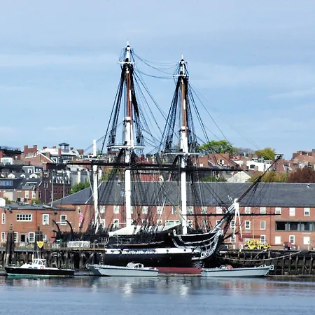 By Marriott Harbor On Tudor Wharf 3* Boston
