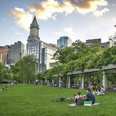 By Marriott Harbor On Tudor Wharf 3* Boston