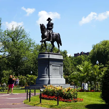 By Marriott Harbor On Tudor Wharf 3* Boston