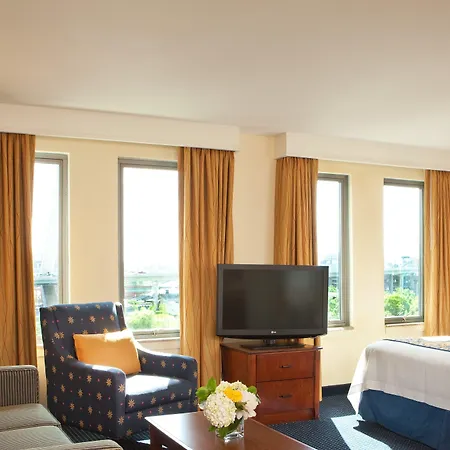 Hotel By Marriott Harbor On Tudor Wharf Boston