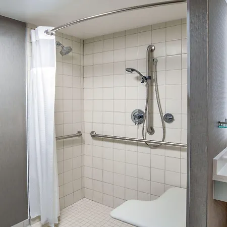 Hotel By Marriott Harbor On Tudor Wharf 3*