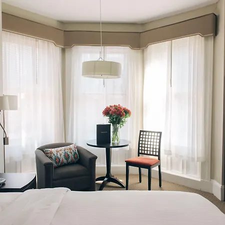 Newbury Hotel 3*