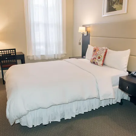 Newbury Hotel 3*