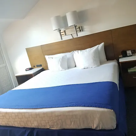 Constitution Hotel 2*