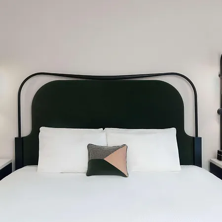Pennyweight Boston, Curio Collection By Hilton Hotel Boston
