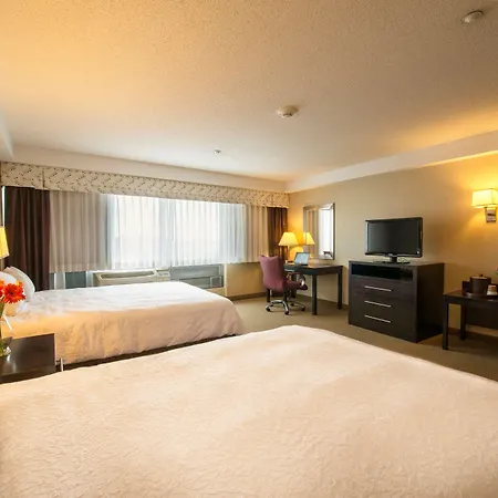 Hampton & Crosstown Center 3*