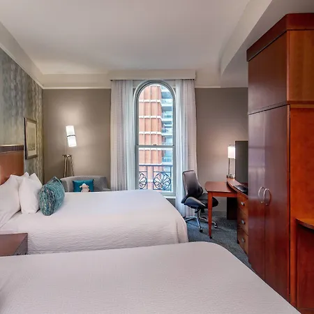 Courtyard Copley Square Hotel 3*