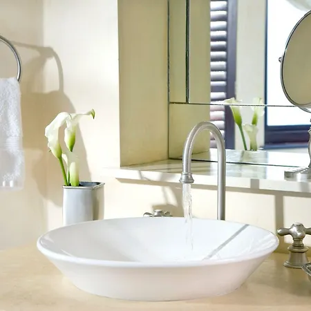 Clarendon Square 4* Boston