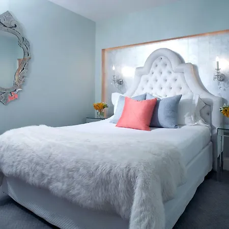 Clarendon Square Bed & Breakfast 4*