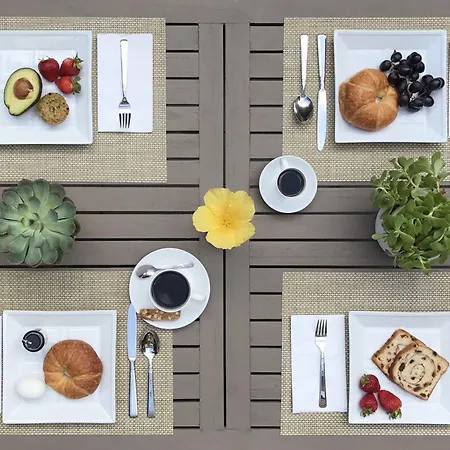 Clarendon Square Bed & Breakfast