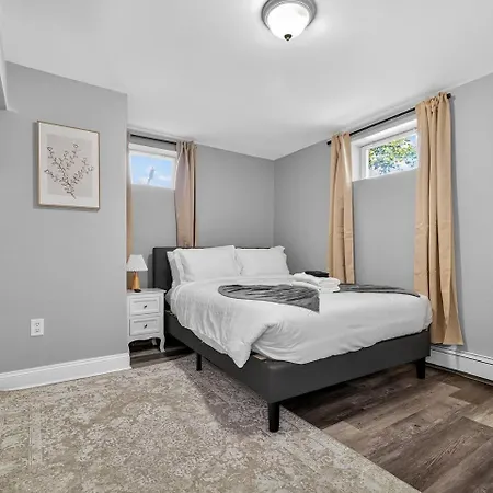 Vintage 2br In With Free Parking Boston
