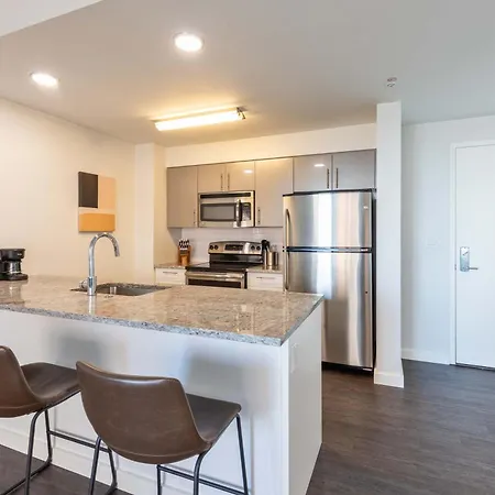 Modern Harbor Front Apartment
