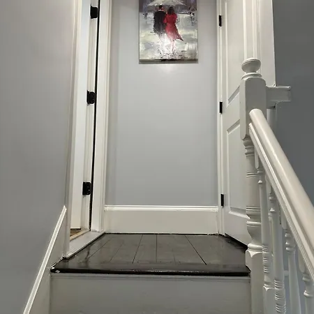 Apartment 85c Brand New 3brwalk To Transit, Near