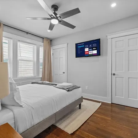 Apartment Luxury 3br In With Free Parking *
