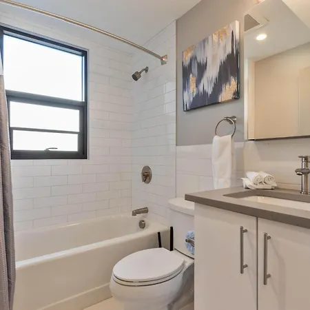 Apartment In Heart Of Boston