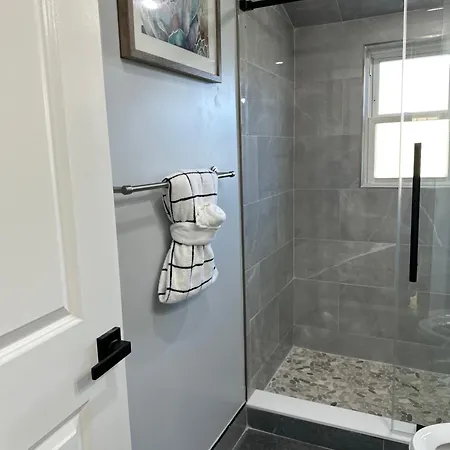 85c Brand New 3brwalk To Transit, Near Apartment Boston