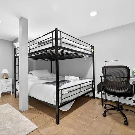 Vintage 2br In With Free Parking Apartment Boston