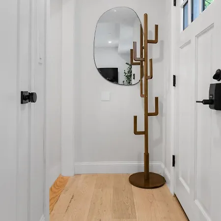 Modern 5b3b In Steps To Convention Center *