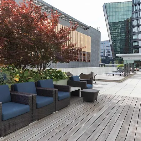 Modern Harbor Front Apartment *