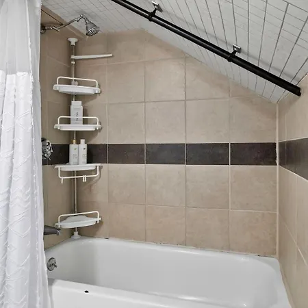 Charming 1br In With Free Parking Apartment