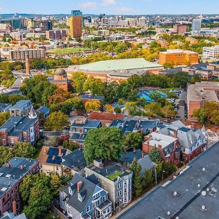 Luxury 3br In That Sleeps 10 Boston