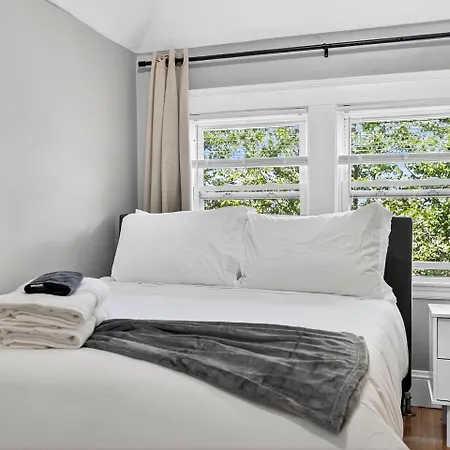 Charming 1br In With Free Parking Boston