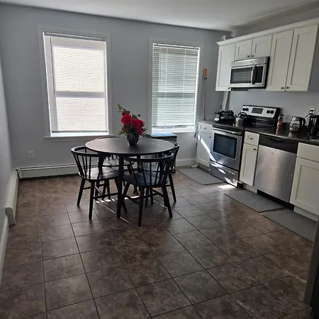 Apartment Cozy Nest Getaway Near Boston!