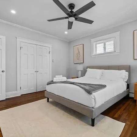Luxury 3br In With Free Parking Apartment *