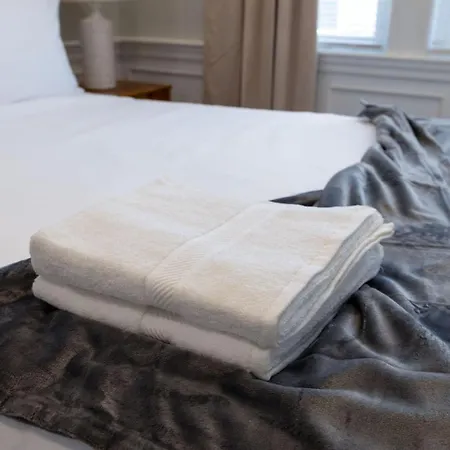 Apartment Luxury 3br In With Free Parking *