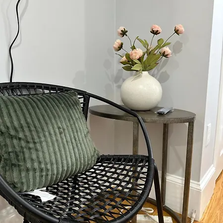 Apartment 85c Brand New 3brwalk To Transit, Near *