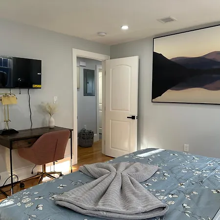 Apartment 85c Brand New 3brwalk To Transit, Near *