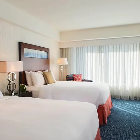 Renaissance Seaport District 4* Boston