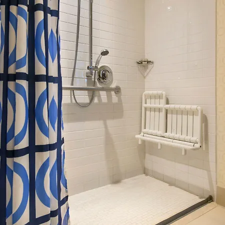 Renaissance Seaport District Hotel 4*