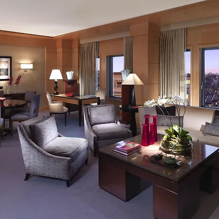 Mandarin Oriental, Hotel