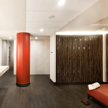 Battery Wharf Hotel, Waterfront