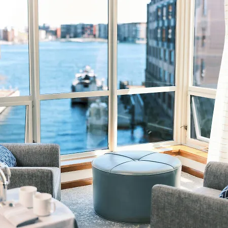 Battery Wharf Hotel, Waterfront