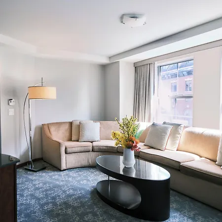 Battery Wharf Hotel, Waterfront