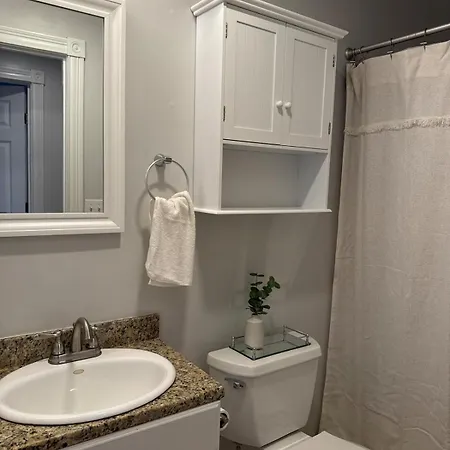 Southie With Hot Tub Apartment
