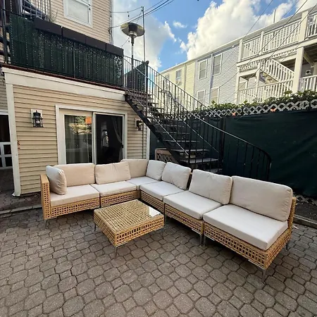 Southie With Hot Tub *