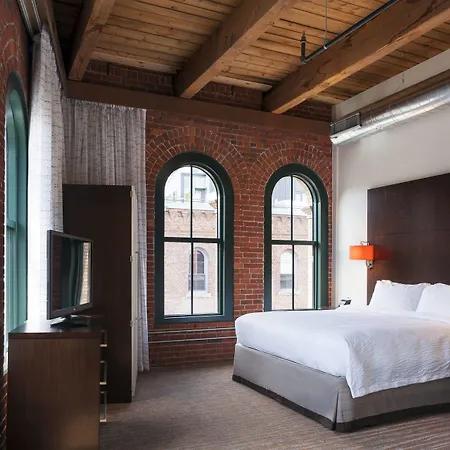 Hotel By Marriott Downtown Seaport 3*