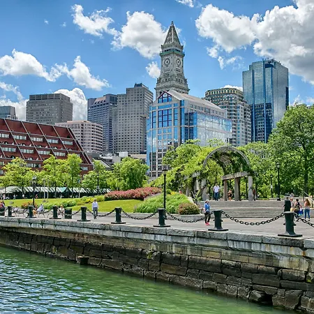 Yacht Haven 4* Boston