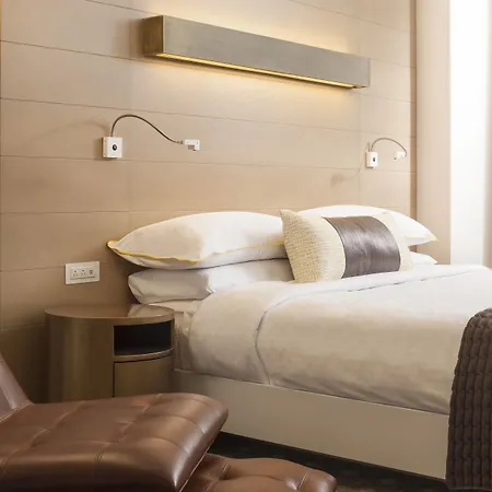 The Envoy Hotel, Autograph Collection Hotel