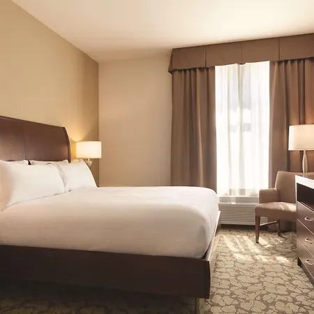 Hilton Garden Logan Airport 3*
