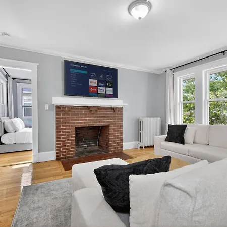Vintage 5br In With Free Parking